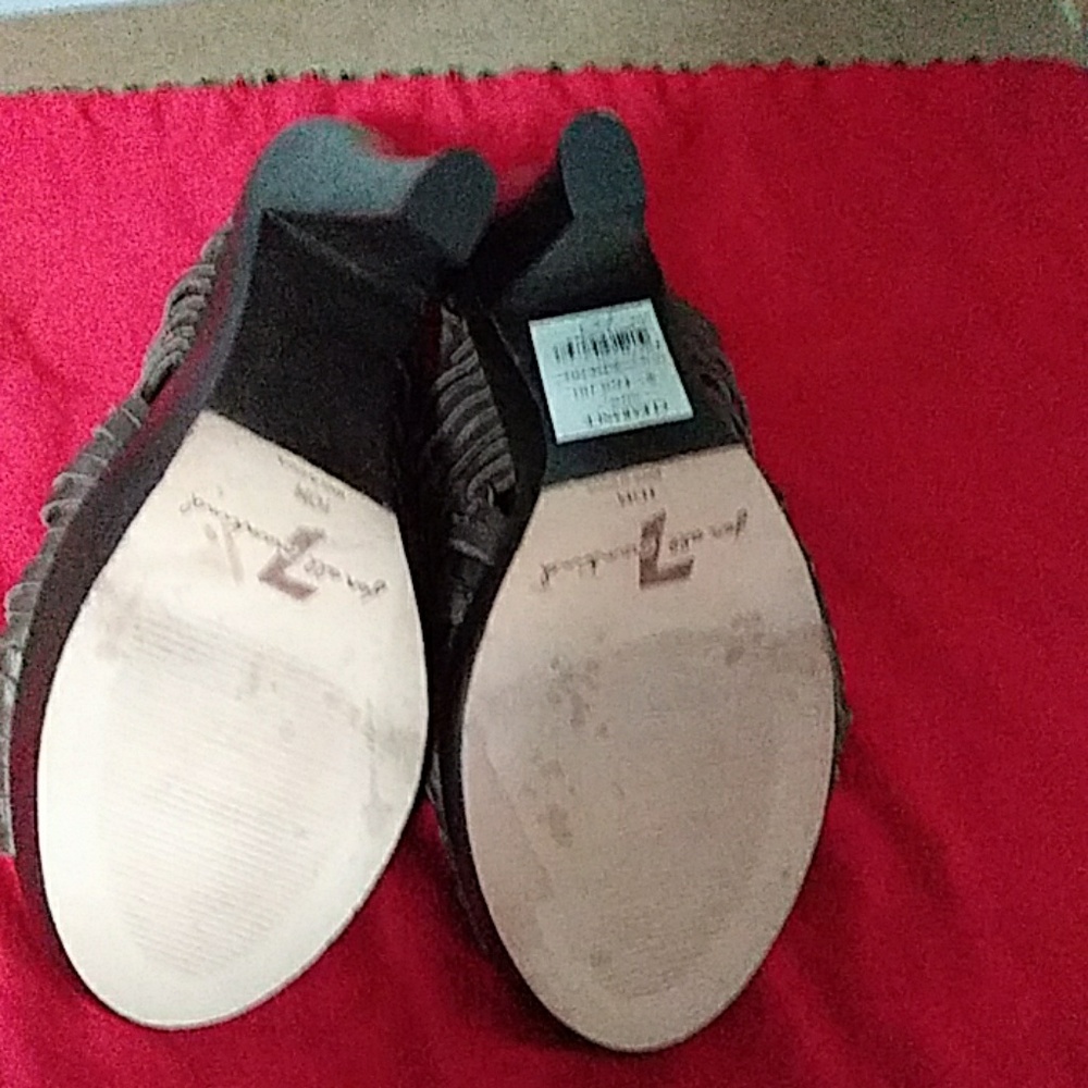 Shoes - Picture 4 of 4